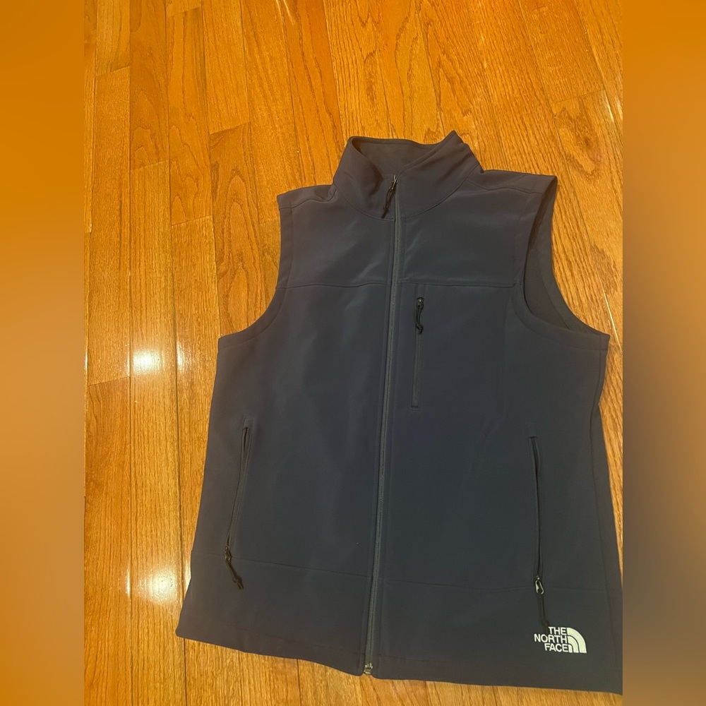 Navy Blue WindWall Fabric Vest- MEN SIZE LARGE NEVER WORN PERFECT CONDITION